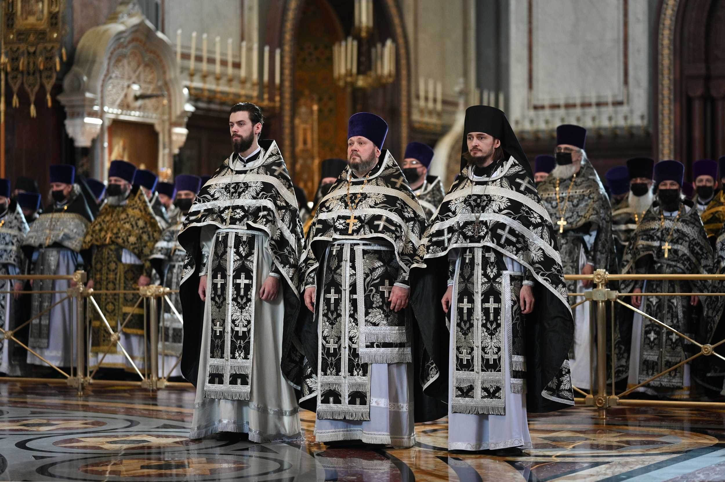 Служители храма христа спасителя в москве