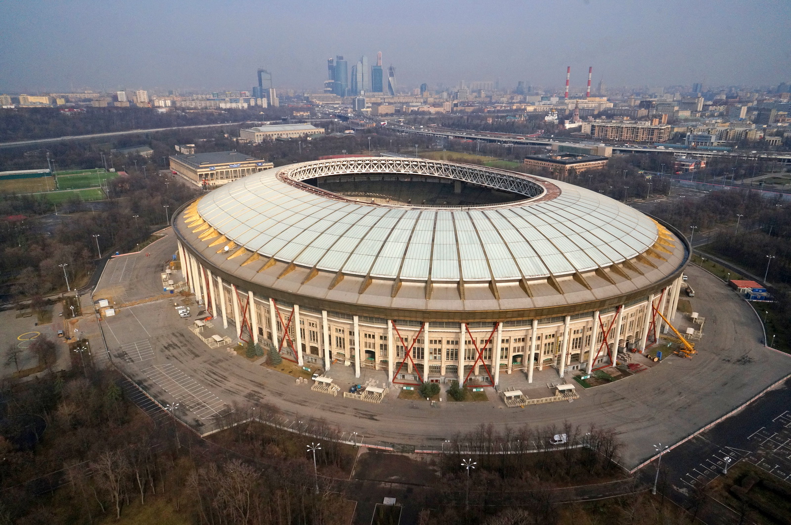 2 стадиона в москве. Стадион Лужники Москва. Спортивный комплекс Лужники в Москве. Большая Арена Лужники. Центральный стадион Лужники.