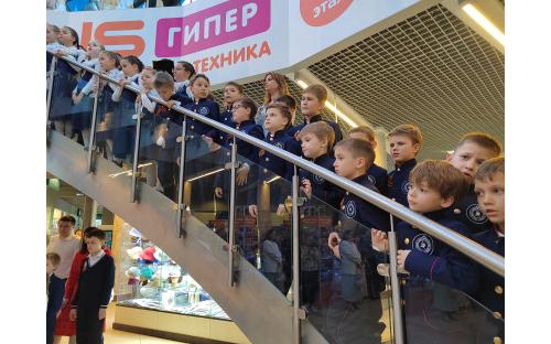 14 мая в ТЦ «Круг» состоялся традиционный музыкальный флэшмоб, посвящённый праздникам Дня Победы и Пасхи image 4