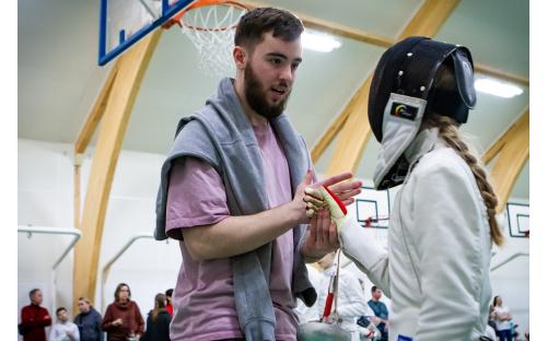 В спортивном комплексе «Восход» состоялся традиционный детско-юношеский турнир по фехтованию «Серебряная шпага» image 45